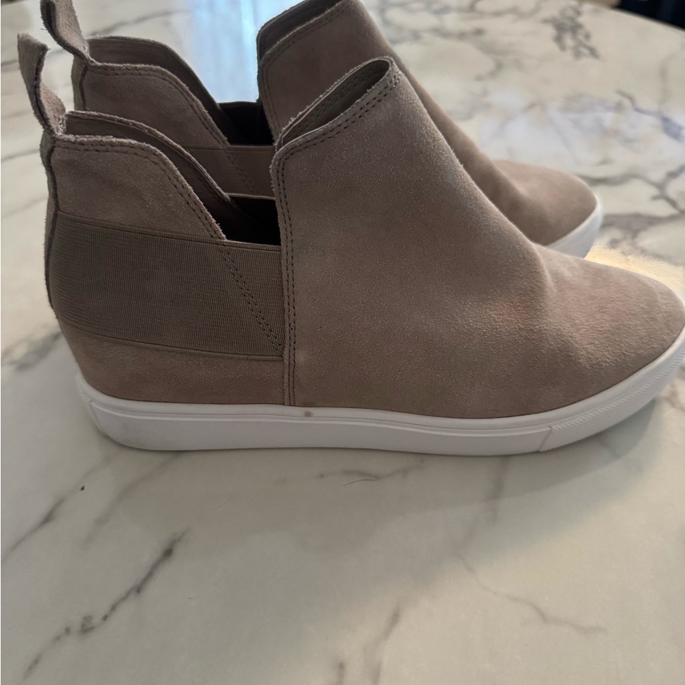 Steve Madden Tan Booties Size 9